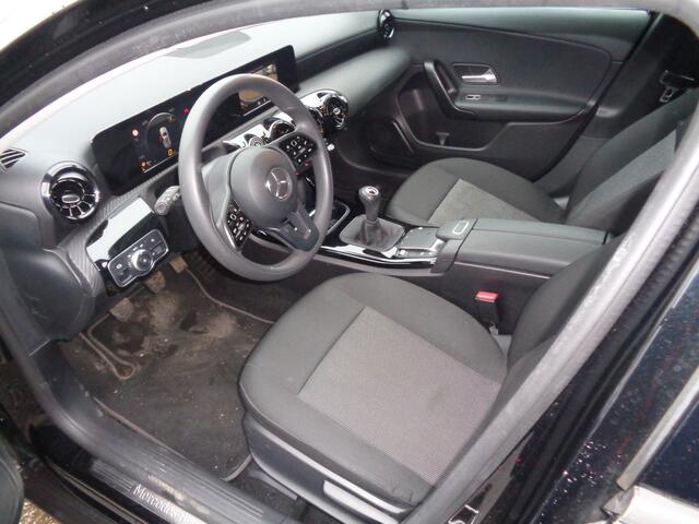 Mercedes-Benz A-KLASSE 160 Ecc, Camera, Carplay, Licht metalen velgen