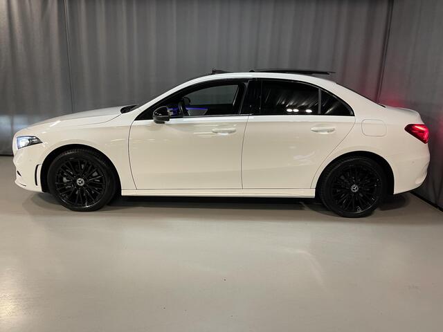 Mercedes-Benz A-KLASSE 250 e AMG Line 18"/Panoramadak/Matrix LED/Camera/Stoelverwarming/Burmester/Sfeerverlichting/Apple Carplay & Android Auto