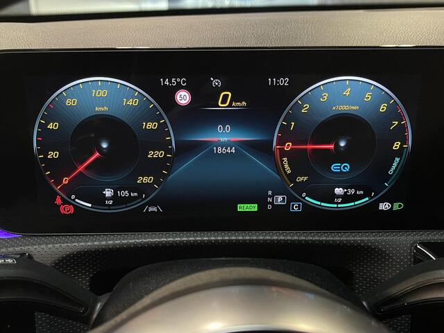 Mercedes-Benz A-KLASSE 250 e AMG Line 18"/Panoramadak/Matrix LED/Camera/Stoelverwarming/Burmester/Sfeerverlichting/Apple Carplay & Android Auto