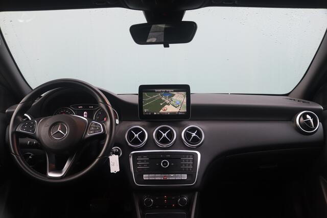 Mercedes-Benz A-KLASSE BWJ 2017 160 102 PK Ambition AUTOMAAT / LED KOPLAMPEN / SPORTSTOELEN / HALF LEDER / CRUISE / NAVI / PDC / LMV /
