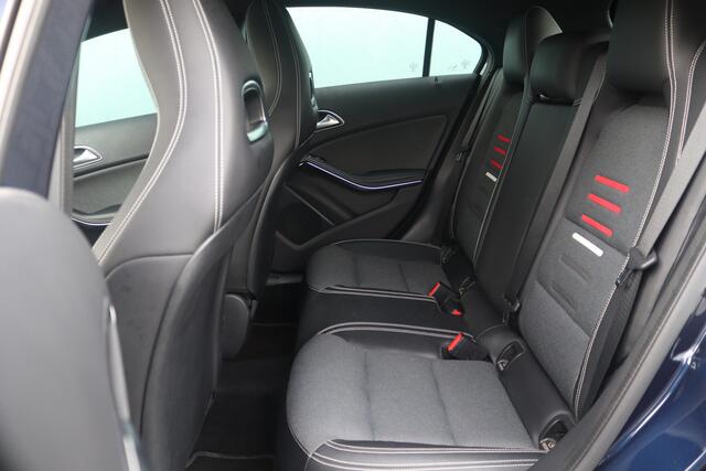 Mercedes-Benz A-KLASSE BWJ 2017 160 102 PK Ambition AUTOMAAT / LED KOPLAMPEN / SPORTSTOELEN / HALF LEDER / CRUISE / NAVI / PDC / LMV /