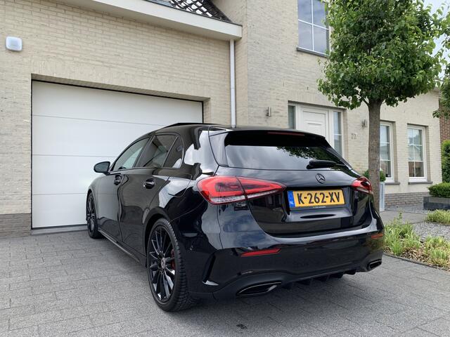 Mercedes-Benz A-KLASSE 250 AMG 224pk Aut Panoramadak Nightpakket Widescreen AmbientLight SportLeder Distronic Led 360Camera 19" Pdc