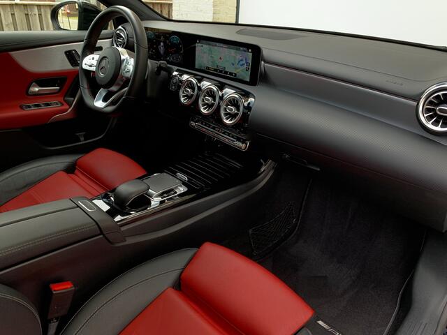 Mercedes-Benz A-KLASSE 250 AMG 224pk Aut Panoramadak Nightpakket Widescreen AmbientLight SportLeder Distronic Led 360Camera 19" Pdc