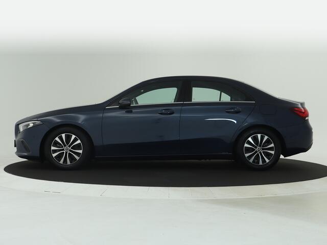 Mercedes-Benz A-KLASSE 180 Business Solution | Achteruitrijcamera | Apple Carplay | Navigatie | Stoelverwarming | Inclusief 24 maanden MB Certified garantie voor Europa.