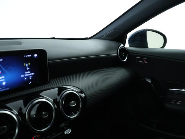 Mercedes-Benz A-KLASSE 180 Business Solution | Achteruitrijcamera | Apple Carplay | Navigatie | Stoelverwarming | Inclusief 24 maanden MB Certified garantie voor Europa.
