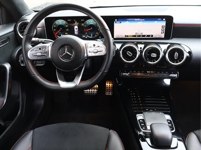 Mercedes-Benz A-KLASSE 180 Business Solution AMG Night Upgrade NL-Auto!! Led verlichting I Camera