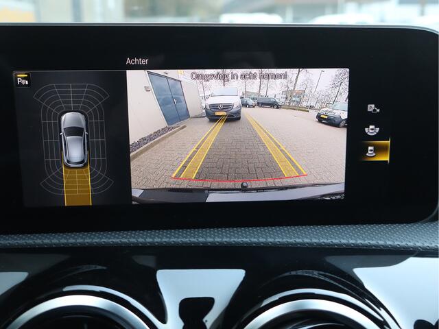 Mercedes-Benz A-KLASSE 180 Business Solution AMG Night Upgrade NL-Auto!! Led verlichting I Camera