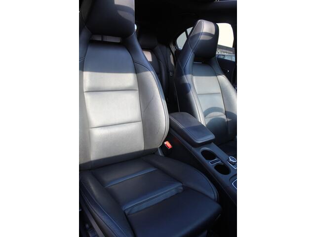 Mercedes-Benz A-KLASSE 250 AMG Automaat/Panoramadak/Navigatie/Cruise control/Apple Carplay/Parkeersensoren/Lederen bekleding/Parkeersoren rondom/Stoelverwarming/Inklapbare spiegels/Keyless/Led koplampen