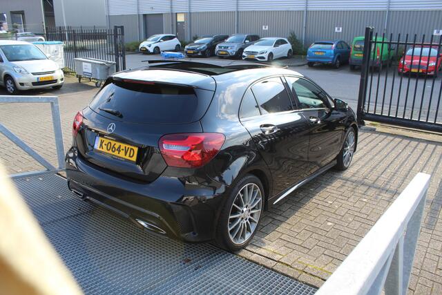 Mercedes-Benz A-KLASSE 250 AMG Automaat/Panoramadak/Navigatie/Cruise control/Apple Carplay/Parkeersensoren/Lederen bekleding/Parkeersoren rondom/Stoelverwarming/Inklapbare spiegels/Keyless/Led koplampen