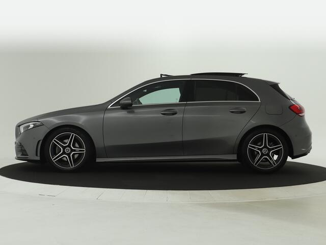 Mercedes-Benz A-KLASSE 180 Business Solution AMG | Panoramadak | 5 spaaks lichtmetalen velgen | MBUX wide screen | Navigatie | Parking support | Inclusief 24 maanden MB Certified garantie voor Europa.