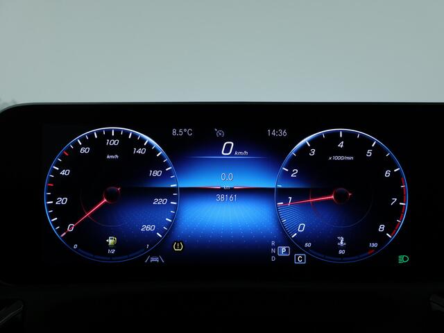 Mercedes-Benz A-KLASSE 180 Business Solution AMG | Panoramadak | 5 spaaks lichtmetalen velgen | MBUX wide screen | Navigatie | Parking support | Inclusief 24 maanden MB Certified garantie voor Europa.