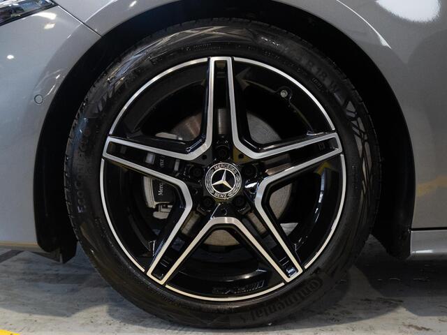 Mercedes-Benz A-KLASSE 180 Star Edition AMG Line Panorama dak