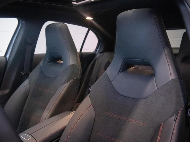 Mercedes-Benz A-KLASSE 180 Star Edition AMG Line Panorama dak