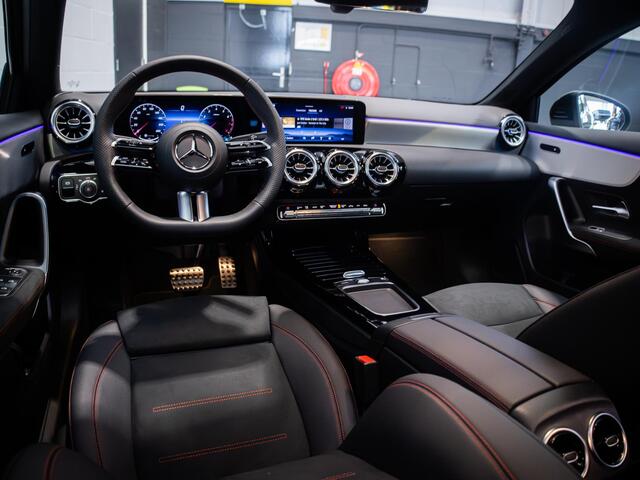 Mercedes-Benz A-KLASSE 180 Star Edition AMG Line Panorama dak