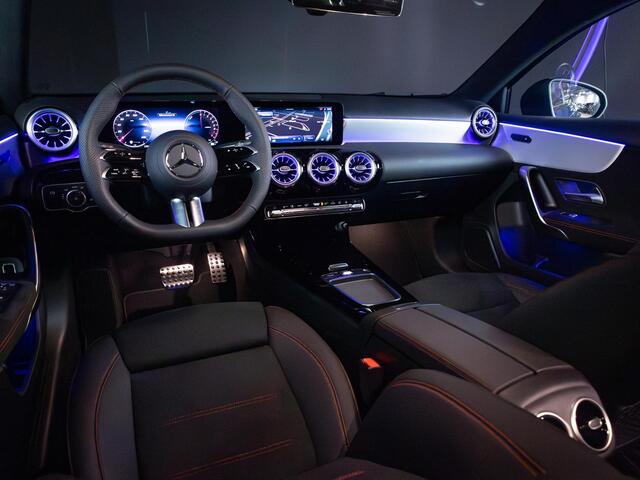 Mercedes-Benz A-KLASSE 250 e Star Edition AMG Line Panorama dak