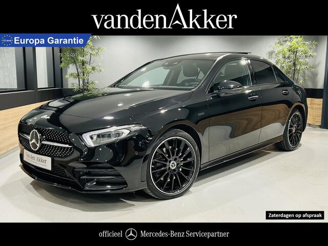 Mercedes-Benz A-KLASSE 250e AMG // Panoramadak // 360 Camera // Memory Stoelen // MultiBeam LED // Sfeerverlichting // Carplay // 19" Velgen // Advanced Audio