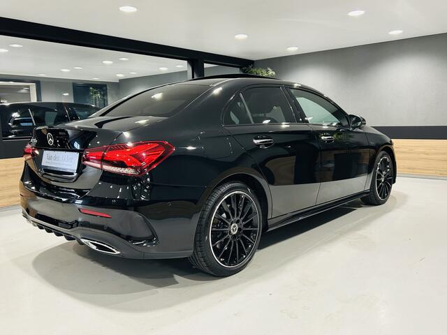 Mercedes-Benz A-KLASSE 250e AMG // Panoramadak // 360 Camera // Memory Stoelen // MultiBeam LED // Sfeerverlichting // Carplay // 19" Velgen // Advanced Audio