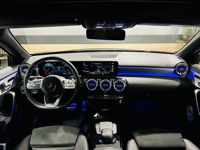 Mercedes-Benz A-KLASSE 250e AMG // Panoramadak // 360 Camera // Memory Stoelen // MultiBeam LED // Sfeerverlichting // Carplay // 19" Velgen // Advanced Audio