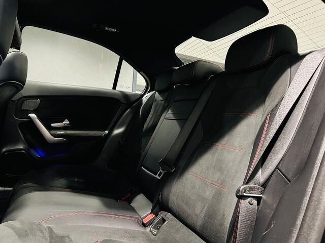 Mercedes-Benz A-KLASSE 250e AMG // Panoramadak // 360 Camera // Memory Stoelen // MultiBeam LED // Sfeerverlichting // Carplay // 19" Velgen // Advanced Audio