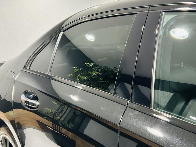 Mercedes-Benz A-KLASSE 250e AMG // Panoramadak // 360 Camera // Memory Stoelen // MultiBeam LED // Sfeerverlichting // Carplay // 19" Velgen // Advanced Audio