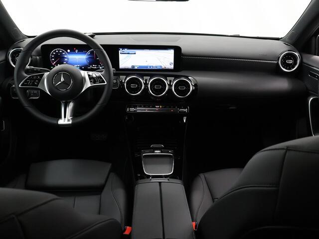 Mercedes-Benz A-KLASSE 250 e | Business Line | Panorama-schuifdak | Privacy Glass | Stoelverwarming | Achteruitrijcamera | DAB+ | Voorbereiding op DISTRONIC |