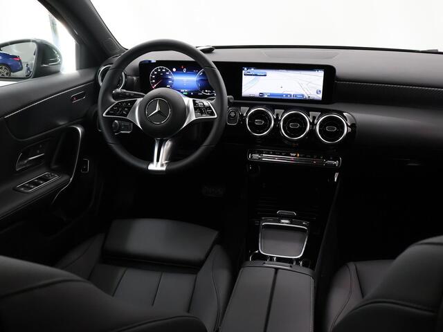 Mercedes-Benz A-KLASSE 250 e | Business Line | Panorama-schuifdak | Privacy Glass | Stoelverwarming | Achteruitrijcamera | DAB+ | Voorbereiding op DISTRONIC |
