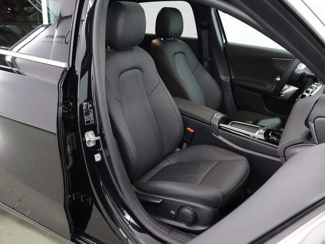 Mercedes-Benz A-KLASSE 250 e | Business Line | Panorama-schuifdak | Privacy Glass | Stoelverwarming | Achteruitrijcamera | DAB+ | Voorbereiding op DISTRONIC |