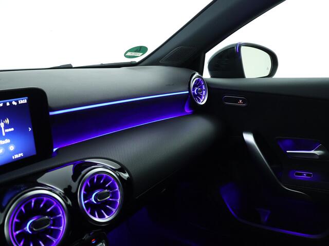 Mercedes-Benz A-KLASSE 250 e Star Edition AMG Line | Nightpakket | Smartphone intergratie | Dodehoekassistent | Parkeerpakket met achteruitrijcamera | Extra USB-poorten | Sfeerverlichting | KEYLESS GO | Verwarmde stoelen vooraan |