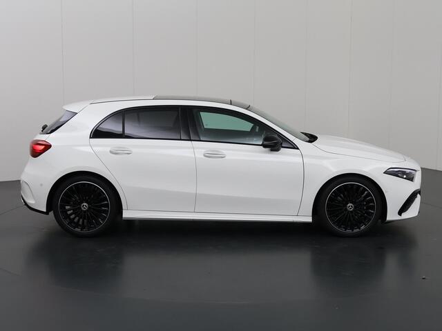 Mercedes-Benz A-KLASSE 180 Star Edition AMG Line | Night | Panoramadak | Sfeerverlichting | Multibeam LED | Parkeercamera | Stoelverwarming |