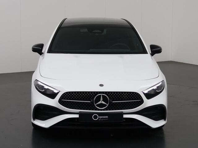 Mercedes-Benz A-KLASSE 180 Star Edition AMG Line | Night | Panoramadak | Sfeerverlichting | Multibeam LED | Parkeercamera | Stoelverwarming |