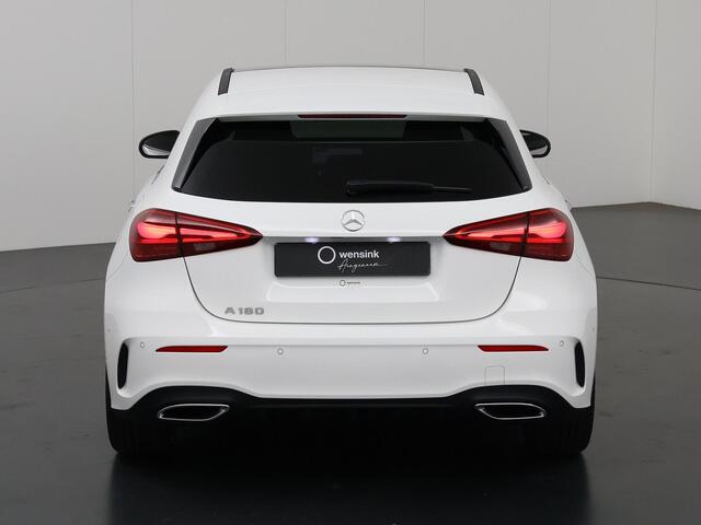 Mercedes-Benz A-KLASSE 180 Star Edition AMG Line | Night | Panoramadak | Sfeerverlichting | Multibeam LED | Parkeercamera | Stoelverwarming |