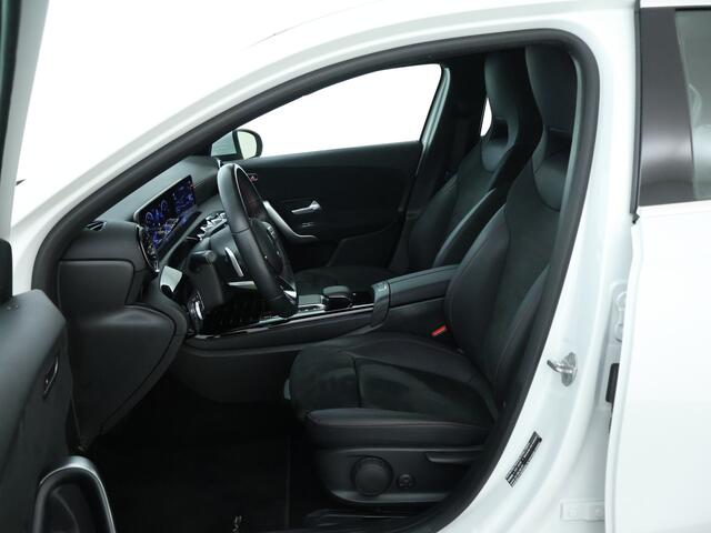 Mercedes-Benz A-KLASSE 180 Business Solution AMG | Achteruitrijcamera | Apple Carplay | Stoelverwarming | MBUX Widescreen | Inclusief 24 maanden MB Certified garantie voor Europa.