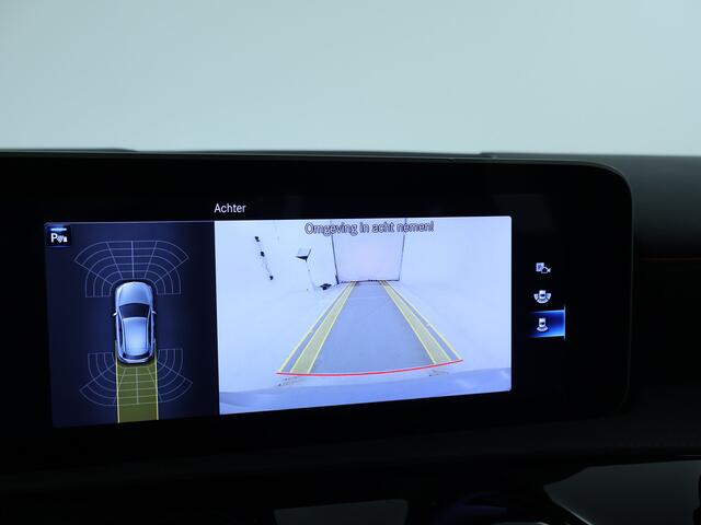 Mercedes-Benz A-KLASSE 180 Business Solution AMG | Achteruitrijcamera | Apple Carplay | Stoelverwarming | MBUX Widescreen | Inclusief 24 maanden MB Certified garantie voor Europa.