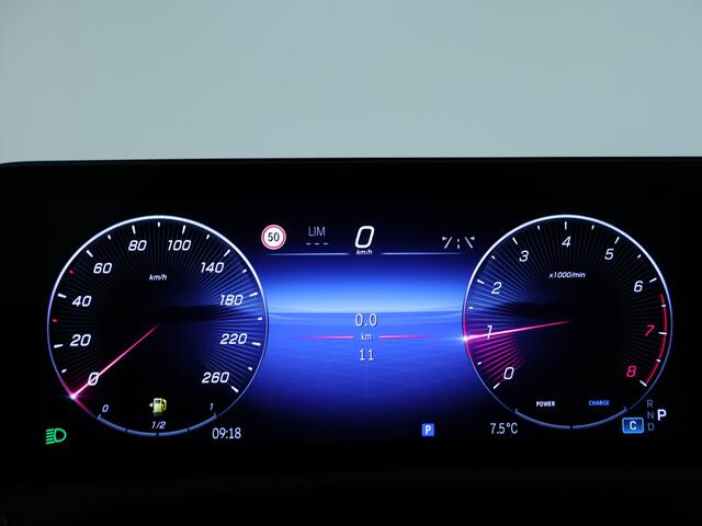 Mercedes-Benz A-KLASSE 180 AMG Line Plus LIMITED Edition | Parkeerpakket met 360°-camera | Antidiefstalpakket URBAN GUARD PLUS | KEYLESS GO | MULTIBEAM LED | Extra USB-poorten | Spiegelpakket | Dodehoekassistent |