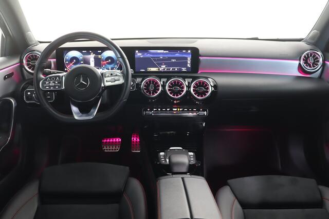 Mercedes-Benz A-KLASSE 180 Business Solution AMG NL-Auto!! Sfeerverlichting I Camera