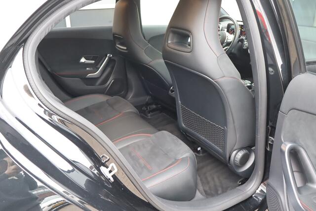 Mercedes-Benz A-KLASSE 180 Business Solution AMG NL-Auto!! Sfeerverlichting I Camera