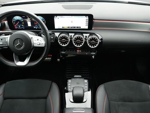 Mercedes-Benz A-KLASSE 180 Business Solution AMG | AMG-Styling | Panoramadak | Multibeam LED | NIghtpakket | 18 inch Multispaaks velgen | Sfeerverlichting | Navigatie | Smartphone-integratie | Inclusief 24 maanden MB Certified garantie voor Europa.