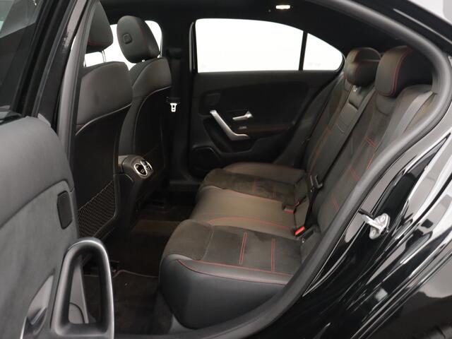 Mercedes-Benz A-KLASSE 180 Business Solution AMG | AMG-Styling | Panoramadak | Multibeam LED | NIghtpakket | 18 inch Multispaaks velgen | Sfeerverlichting | Navigatie | Smartphone-integratie | Inclusief 24 maanden MB Certified garantie voor Europa.