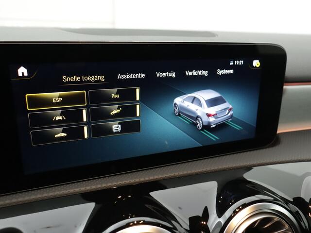 Mercedes-Benz A-KLASSE 180 Business Solution AMG | AMG-Styling | Panoramadak | Multibeam LED | NIghtpakket | 18 inch Multispaaks velgen | Sfeerverlichting | Navigatie | Smartphone-integratie | Inclusief 24 maanden MB Certified garantie voor Europa.