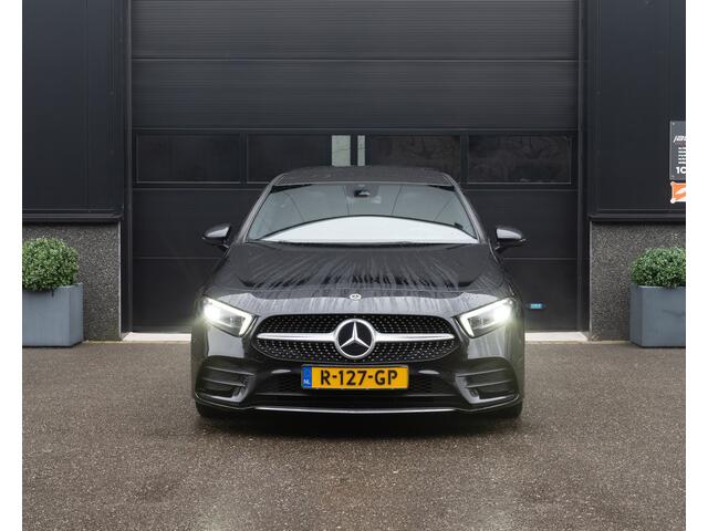 Mercedes-Benz A-KLASSE 180 D AMG Pakket | Pano | Sfeer | Burmester | Lane & Side Assis | Front Assis | Blind Spot | Camera | MB Me