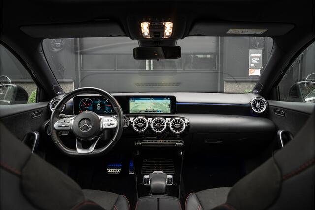 Mercedes-Benz A-KLASSE 180 D AMG Pakket | Pano | Sfeer | Burmester | Lane & Side Assis | Front Assis | Blind Spot | Camera | MB Me