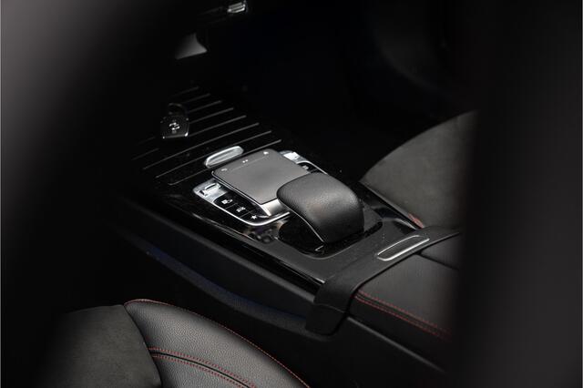 Mercedes-Benz A-KLASSE 180 D AMG Pakket | Pano | Sfeer | Burmester | Lane & Side Assis | Front Assis | Blind Spot | Camera | MB Me