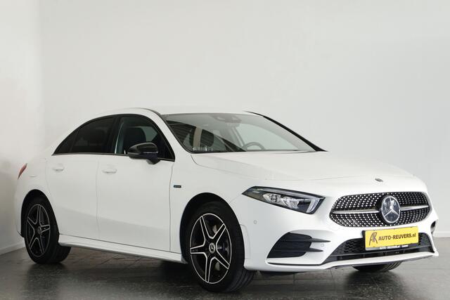 Mercedes-Benz A-KLASSE 250 e AMG Line / Navi / Carplay / DAB / LED