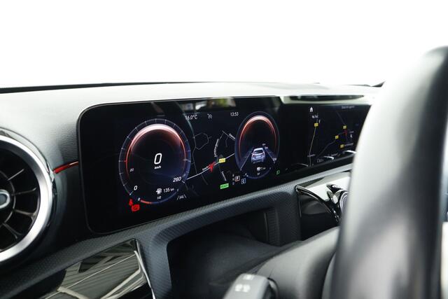 Mercedes-Benz A-KLASSE 250 e AMG Line / Navi / Carplay / DAB / LED