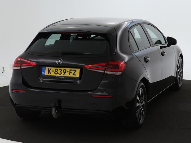 Mercedes-Benz A-KLASSE 160 Business Solution | Trekhaak | Led koplampen | Spiegelpakket | Achteruitrijcamera | Inclusief 24 maanden MB Certified garantie voor Europa.