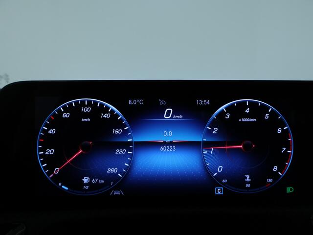 Mercedes-Benz A-KLASSE 160 Business Solution | Trekhaak | Led koplampen | Spiegelpakket | Achteruitrijcamera | Inclusief 24 maanden MB Certified garantie voor Europa.