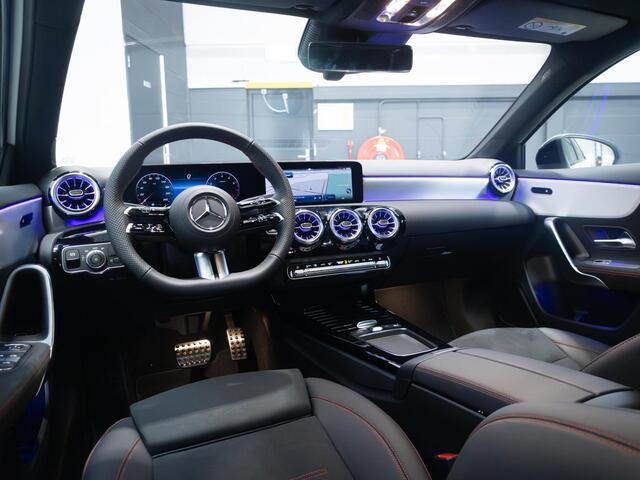 Mercedes-Benz A-KLASSE 180 Star Edition AMG Line Panorama dak