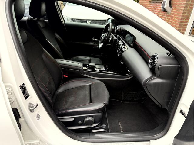 Mercedes-Benz A-KLASSE 180 Solution AMG Panoramadak, WideScreen, Camera