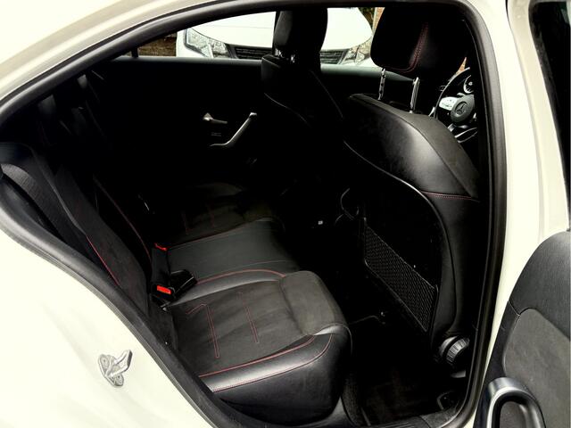 Mercedes-Benz A-KLASSE 180 Solution AMG Panoramadak, WideScreen, Camera
