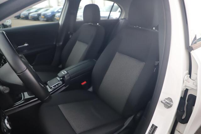 Mercedes-Benz A-KLASSE 160 Business Solution Full LED Widescreen Stoelverwarming Navigatie Achteruitrijcamera Clima Cruise Bluetooth